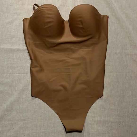 SKIMS Tops - SKIMS Tan Bodysuit